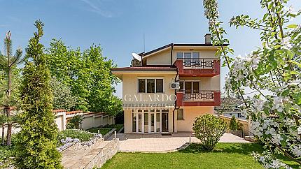 House with landscaped garden and panoramic view