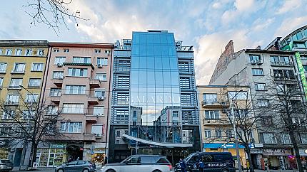 Панорамен офис на две нива в центъра на София