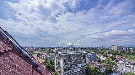 Panoramic three-bedroom apartment in the central part of the capital