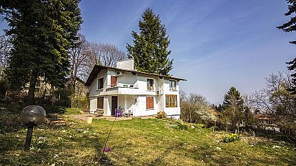 House with large yard and wonderful panorama to park Vitosha