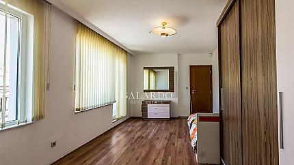 Просторен, функционален апартамент с изглед към Витоша