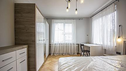 Прекрасен тристаен апартамент в центъра на София