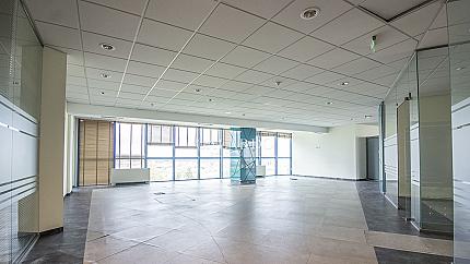 Просторен офис с панорамна гледка в луксозна сграда клас А