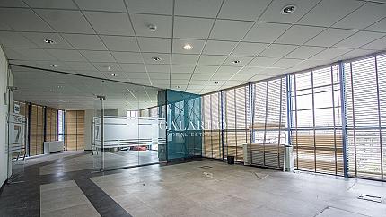Просторен офис с панорамна гледка в луксозна сграда клас А
