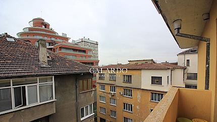 Уютен апартамент с три спални до Софийски Университет, Център