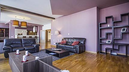 Spacious and sunny penthouse  in a gated complex