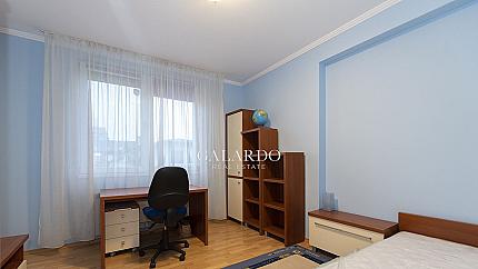 Furnished three-bedroom apartment for rent in Iztok district