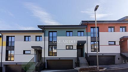 Прекрасна нова къща с 4 спални в Резиденшъл парк за продажба