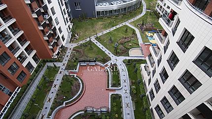 Cozy luxurious two-bedroom apartment in a gated complex in Iztok district