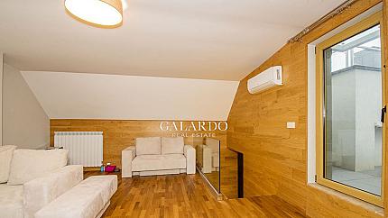 Italian style and amazing views in a penthouse next to South Park, Krastova Vada district