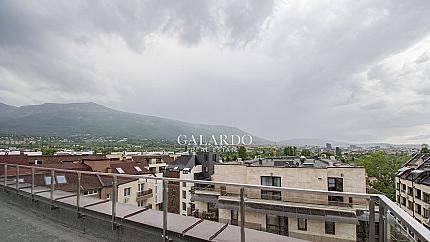 Italian style and amazing views in a penthouse next to South Park, Krastova Vada district