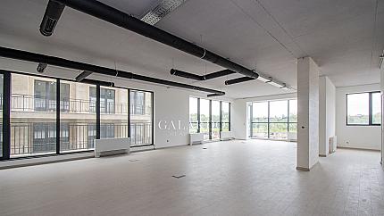 Spacious office in a new building, Hladilnika quarter