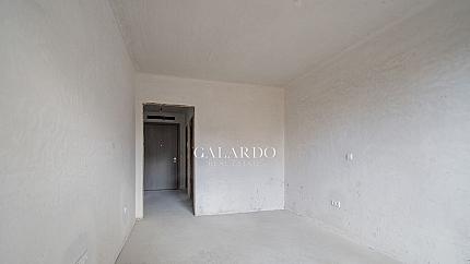 New south-facing one-bedroom apartment, Poligona quarter