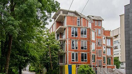 Четиристаен апартамент за продажба в кв. Гоце Делчев - жилище на входа на Южния парк