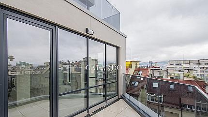 Panoramic apartment in a representative building