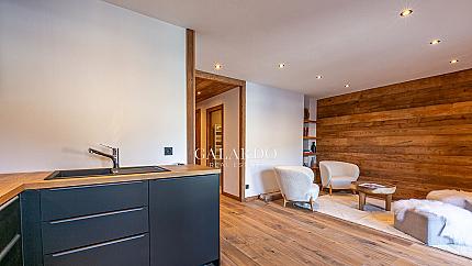 Second floor apartment with elevator in the heart of Megeve, France