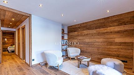 Second floor apartment with elevator in the heart of Megeve, France