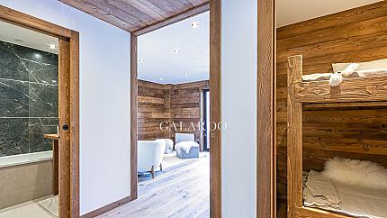 Second floor apartment with elevator in the heart of Megeve, France