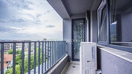 Two-bedroom apartment with parking space in a gated complex for rent