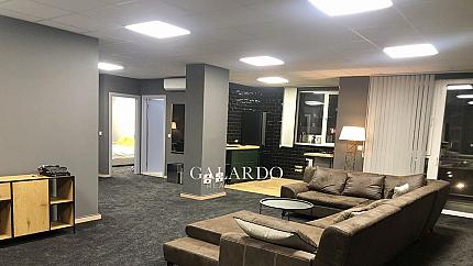 Изключително просторен апартамент на бул. България