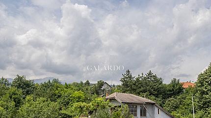 Просторна слънчева и светла еднофамилна къща с три спални в район Панчарево