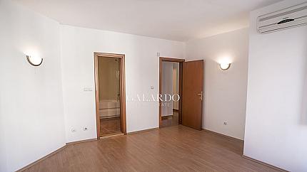Spacious apartment to Doctor's Monument