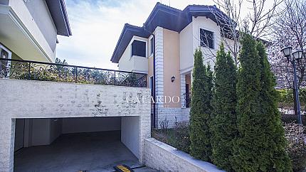 Stylish and modern, fully equipped house in a closed-type complex