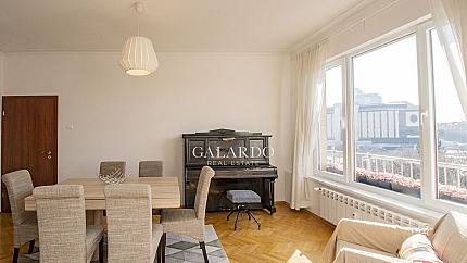 2-bedroom apartment with incredible views meters from the National Palace of Culturе