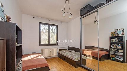 Sunny apartment on a quiet and green street close to Bulgaria metro station