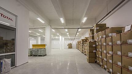 Spacious warehouse appropriate for different activities