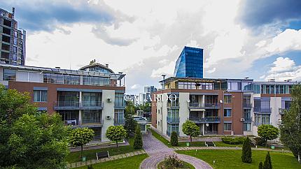 Просторен апартамент с изглед към Витоша