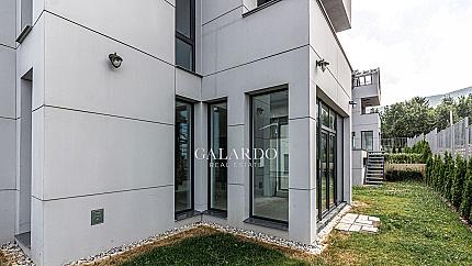Functional single-family houses with a yard in a gated complex in Kv. Dragalevtsi