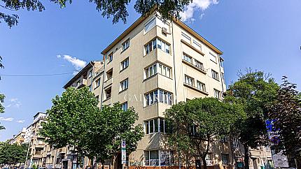 Четиристаен апартамент в центъра на София