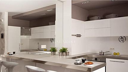 Стилен апартамент с три спални до парк Заимов