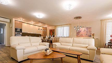 Luxury three-bedroom apartment for rent in Simeonovo