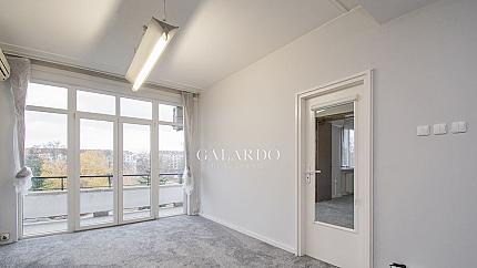 Светъл и просторен офис до парка "Заимов" и Столичен куклен театър