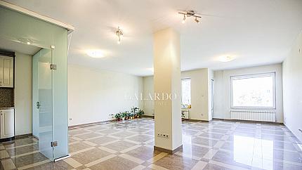 Two-bedroom apartment in a luxury building next to Rodina Hotel