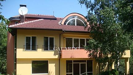 Къща под наем в кв.Киноцентър