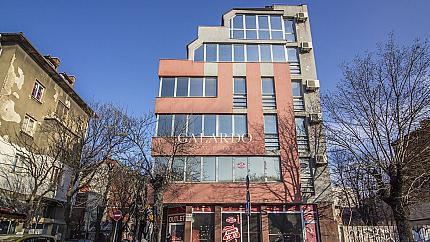 Самостоятелна сграда в широк център