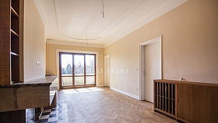 Renovated multi-room apartment on Tsar Osvoboditel Blvd., Doctor's Monument