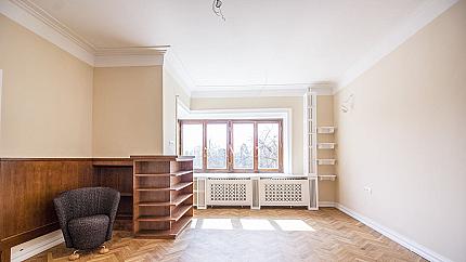 Renovated multi-room apartment on Tsar Osvoboditel Blvd., Doctor's Monument