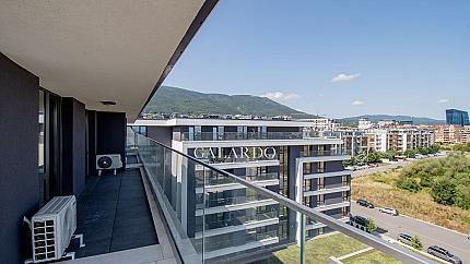 Spacious and luxurious two-bedroom apartment in "Arkadia" complex next to "Flora" kindergarten