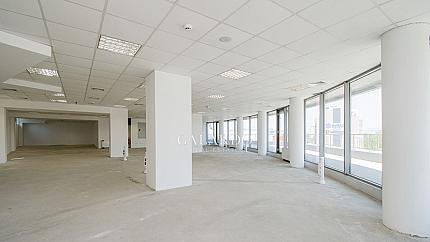 Spacious office in a luxury office building in the district. Druzhba 2