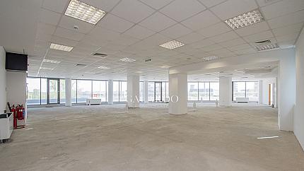 Spacious office in a luxury office building in the district. Druzhba 2