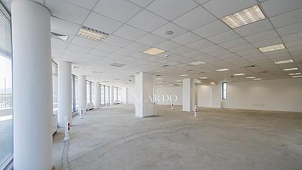 Spacious office in a luxury office building in the district. Druzhba 2