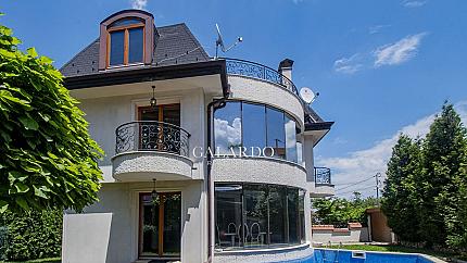 Detached house with pool for rent in Simeonovo