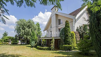 Four bedrooms house next to Anglo- American school in Pancharevo