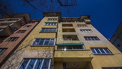 Реновиран многостаен апартамент на бул.Цар Освободител, кв.Докторски паметник