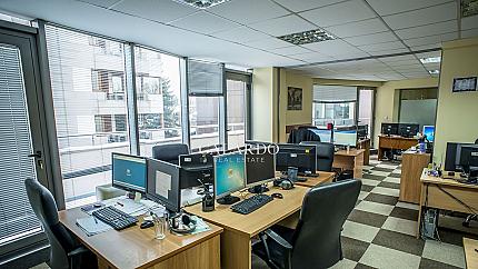 Functional Office in a Luxury Office Building to the Metro station Julio Curie
