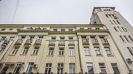 Просторен тристаен апартамент в центъра на София